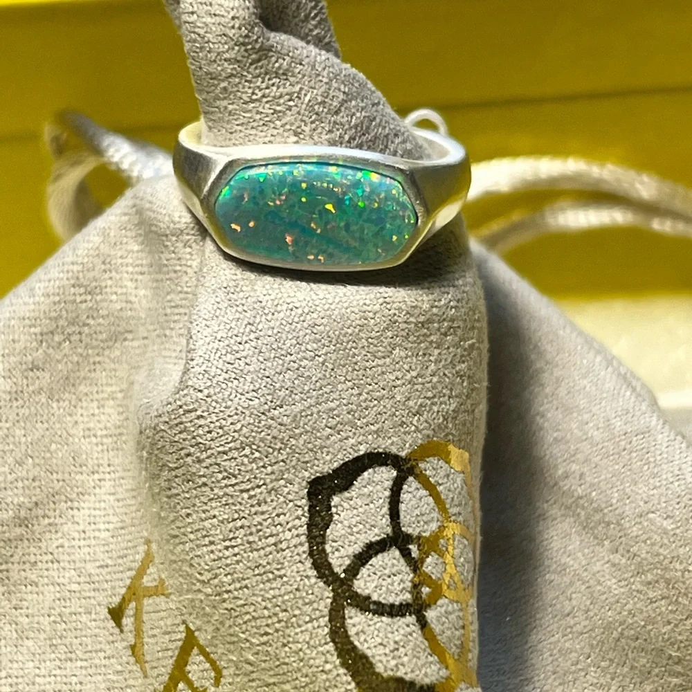 NWT Kendra Scott Mel Ring RARE Mint Opal & Silver Perfectly Beautiful Retired! - Picture 5 of 12
